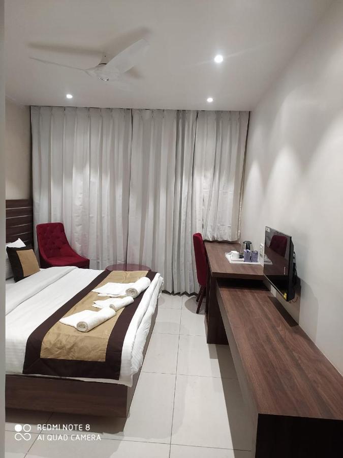 Rajlaxmi Hotel - Free Airport Pickup And Drop Dźajpur Zewnętrze zdjęcie